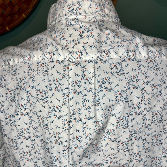 J Crew Re-imagined men’s cotton button down festive print - Picture 2 of 9